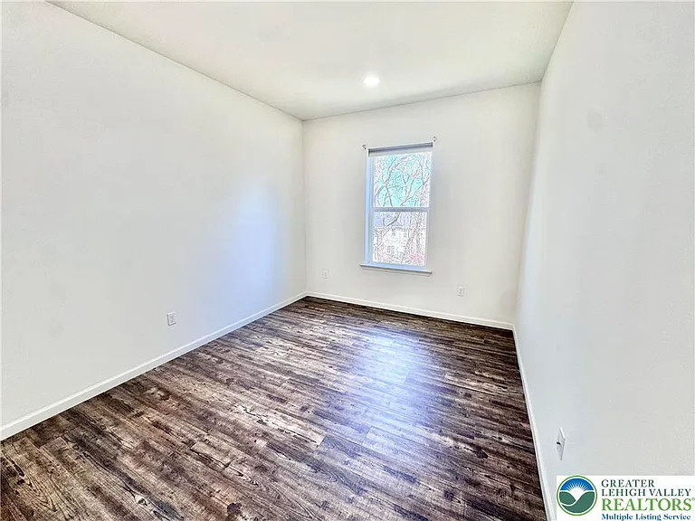 315 E Stone Aly #3 — Photo 11