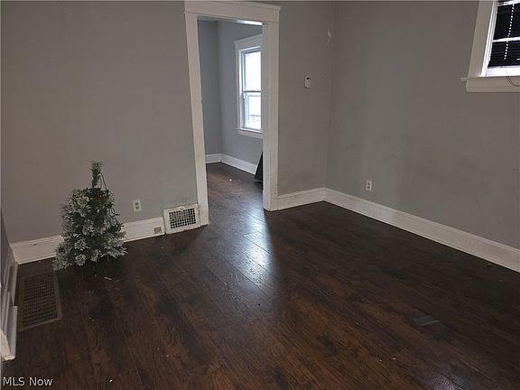 3rd image of 2931 E 121st St