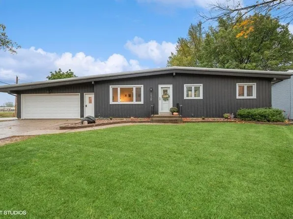 1928 4th Ave NW, Waverly, IA 50677