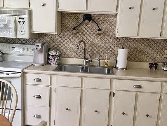 3rd image of 469 Laurelwood Dr SE