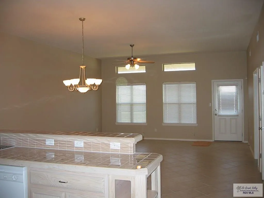 2 bed, 2.0 bath, 1150 sqft, $1,450 — Photo 3