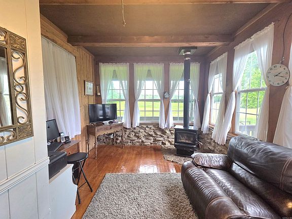 4th image of 3109 Red River Rd