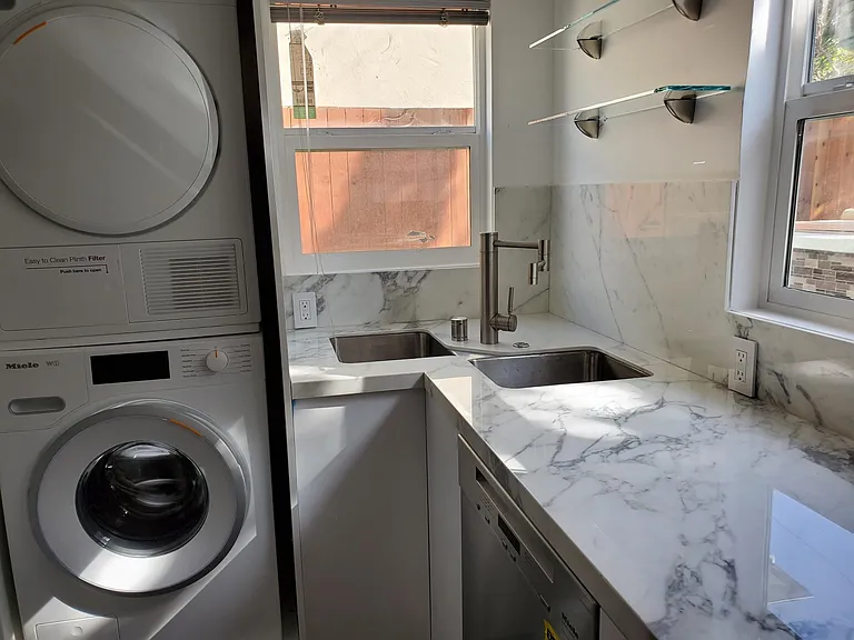 3004 Kelton Ave #C — Photo 16