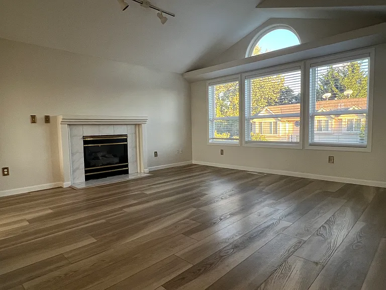 1004 SE 123rd Ave — Photo 7