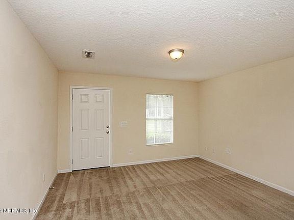 4th image of 435 Eric Ave