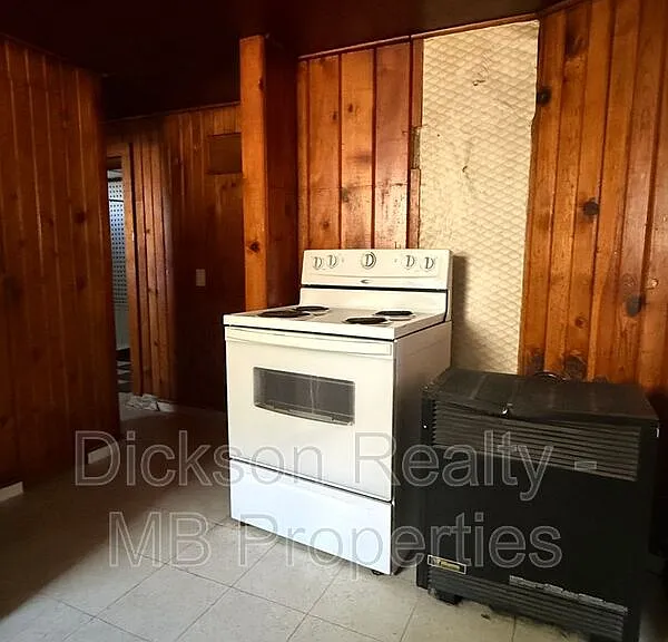 56 S Wells Ave #B — Photo 4