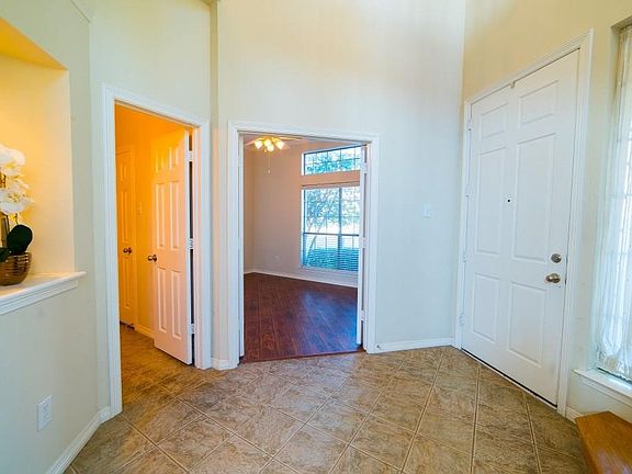 5th image of 512 Phillip Dr