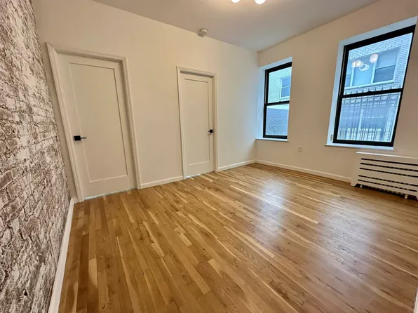 135 West 10th Street image 1 of 6