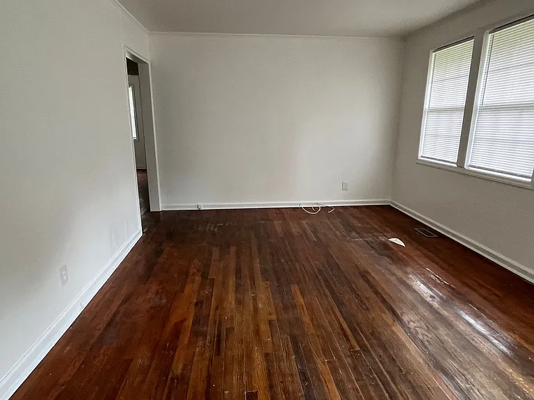 2221 Briarfield Rd — Photo 2