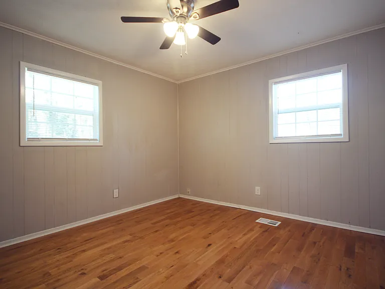 815 Gettysburg Trl NE — Photo 16