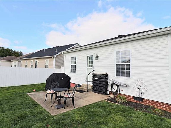 4th image of 3267 Cave Springs Ave