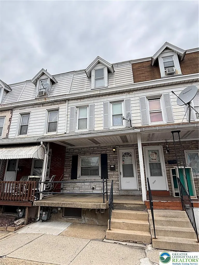 1549 W Tilghman St photo 1