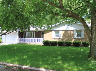 1814 Thome Dr, Sterling, IL 61081