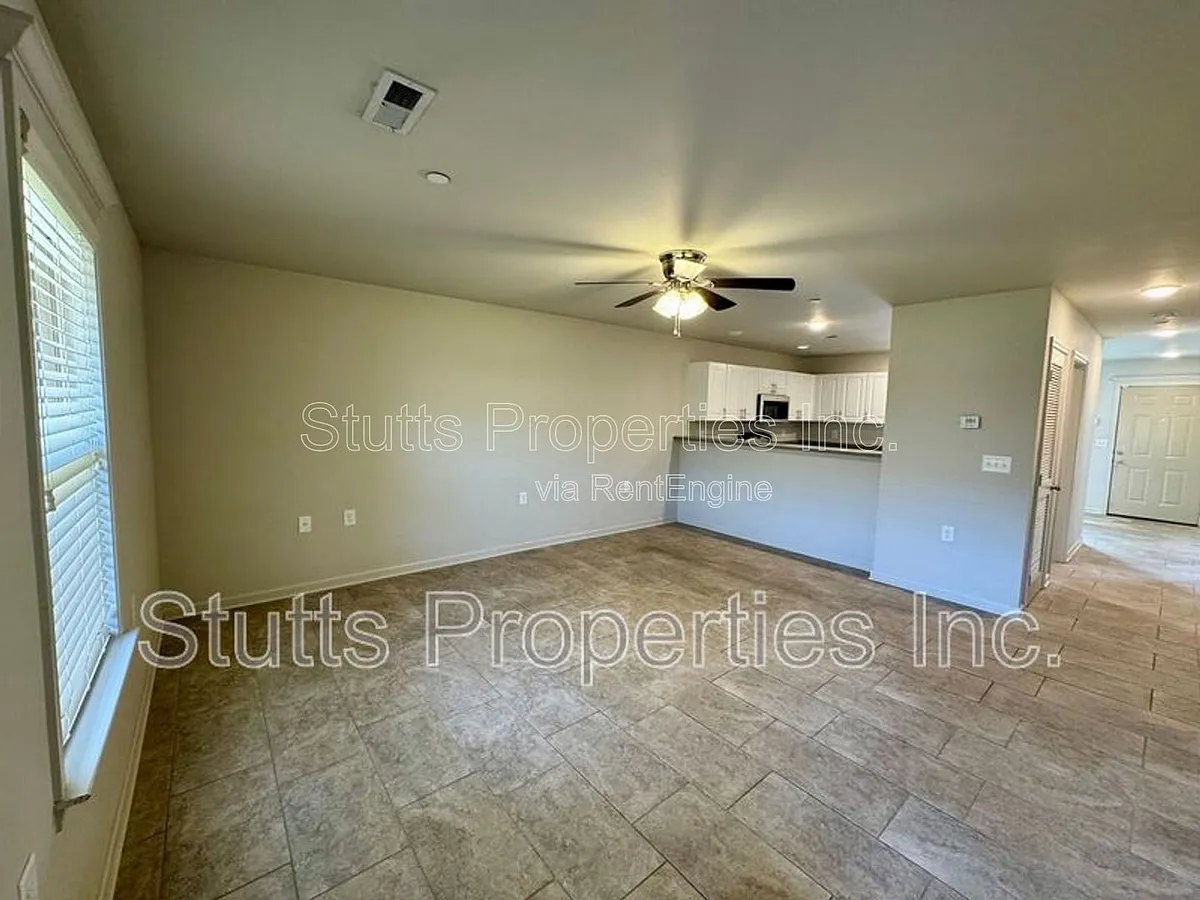 Building Photo - 101 Gin Ct #703