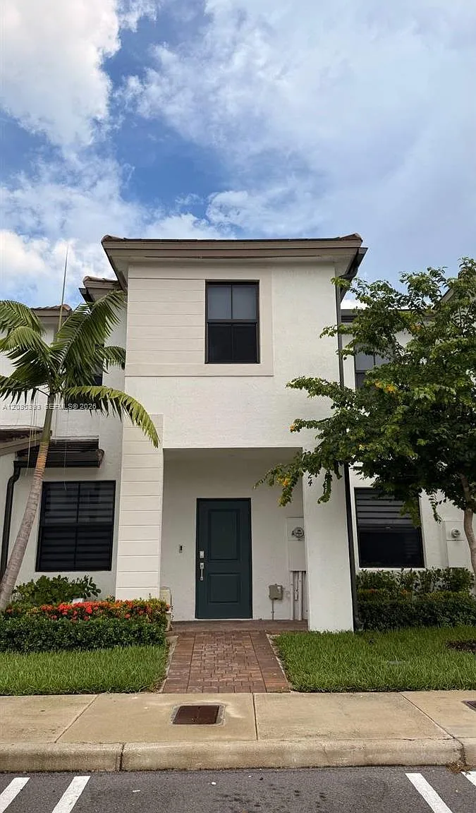3 bed, 2.5 bath, 1393 sqft, $2,650 — Photo 1
