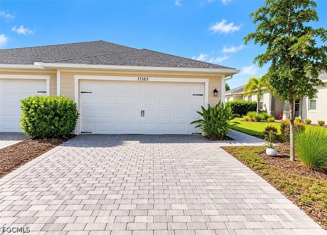 2 bed, 2.0 bath, 1554 sqft, $2,000 — Photo 1