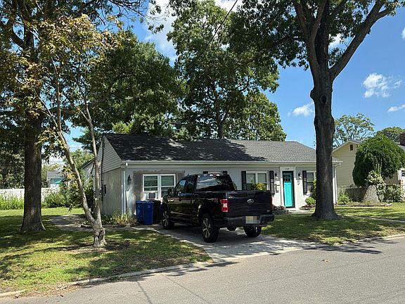 3rd image of 2609 Cedar St
