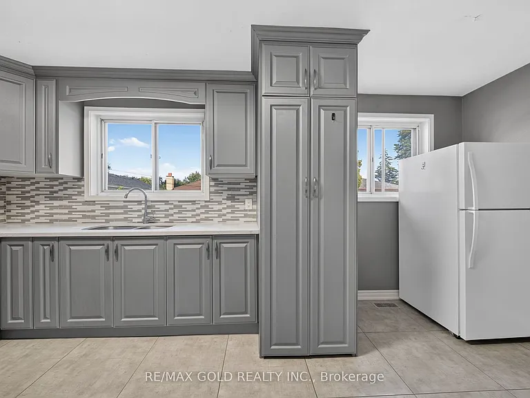 204 Taysham Cres #UPPER — Photo 7