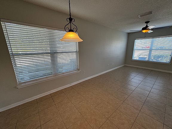 5th image of 1052 N Black Cherry Dr