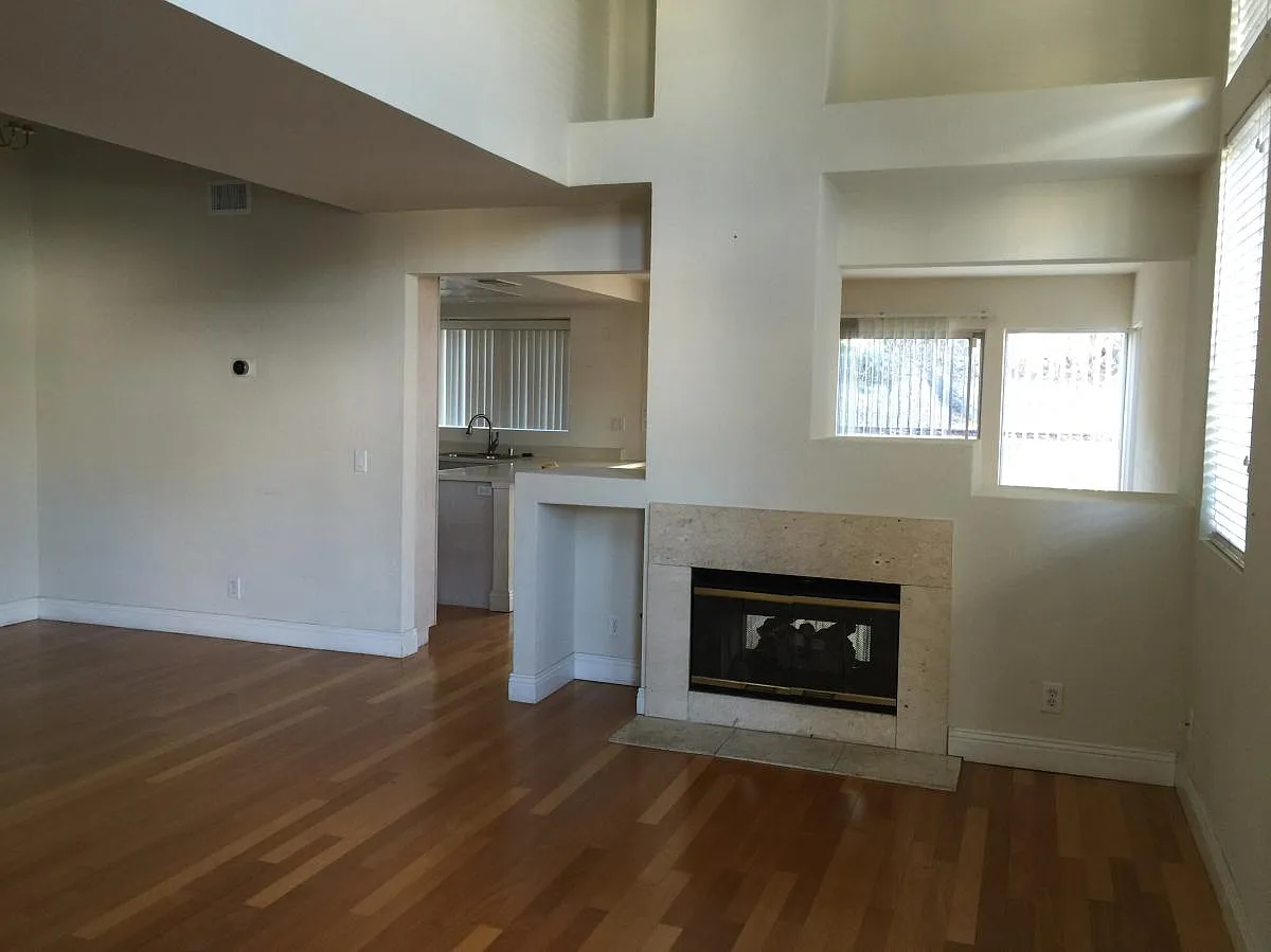 3 bed, 2.5 bath, 1411 sqft, $3,500 — Photo 3