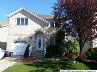 47 Selkirk St, Staten Island, NY