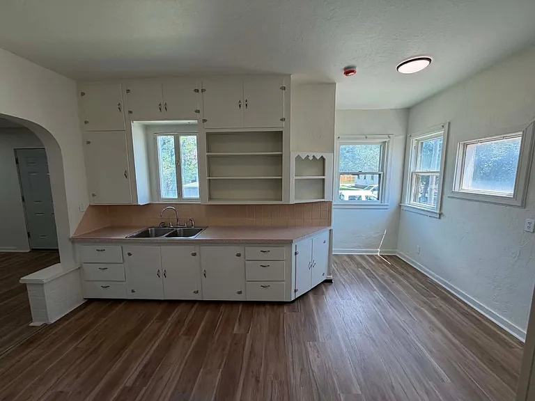 129 E 7th Ave #4 — Photo 2