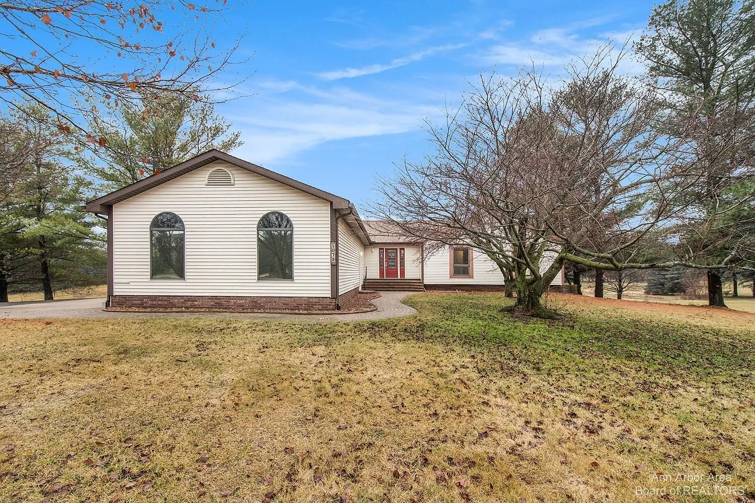 1075 Bemis Rd photo 1