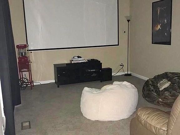 Formal living rm off foyer