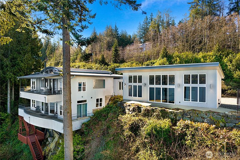 4th image of 2500 Lake Whatcom Boulevard