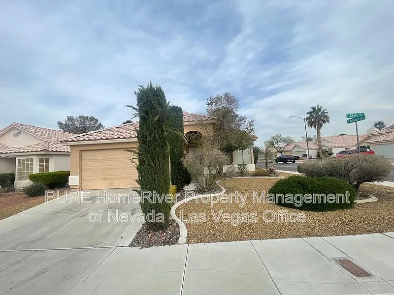 3 bed, 2.0 bath, 1486 sqft, $1,975 — Photo 3
