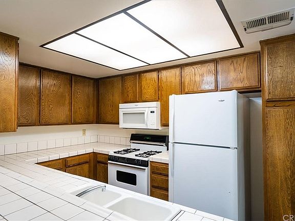 4th image of 24837 Apple St Unit C