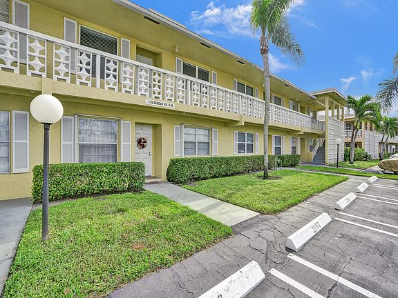 2nd image of 1120 Mahogany Way #202