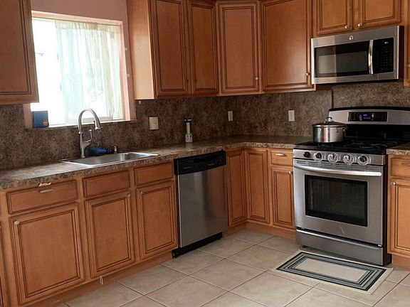 2nd image of 1264B Mason Ave #B