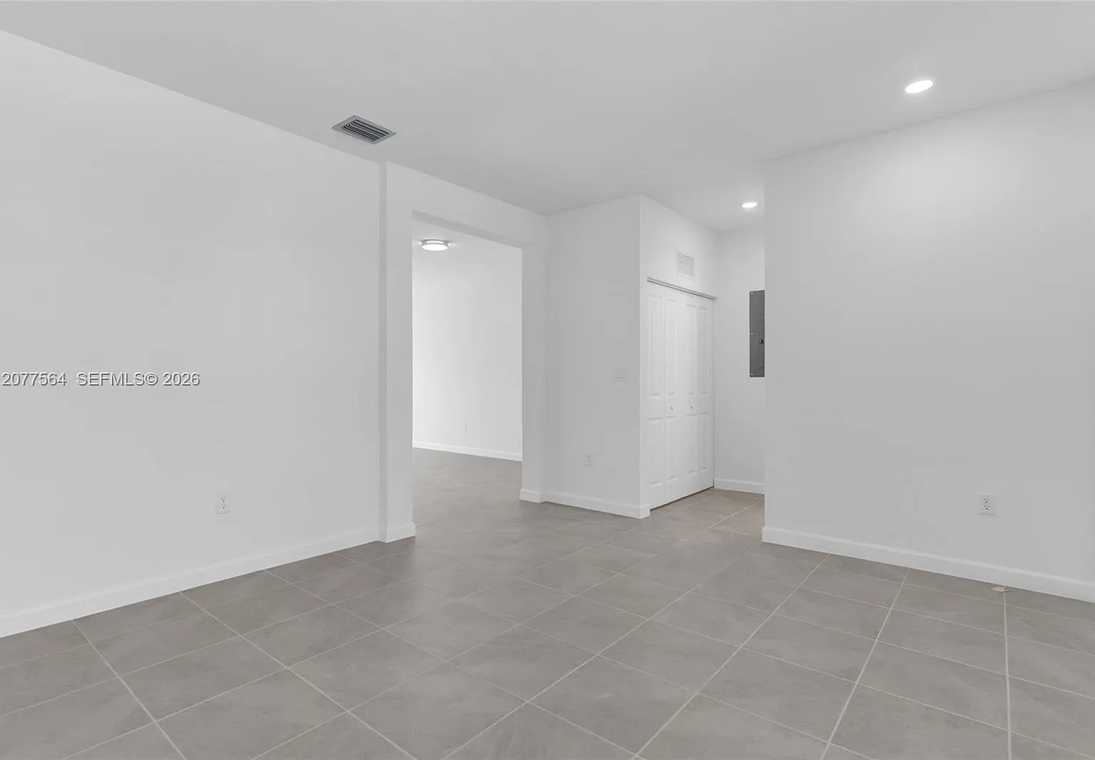 3 bed, 2.5 bath, 1483 sqft, $2,400 — Photo 3