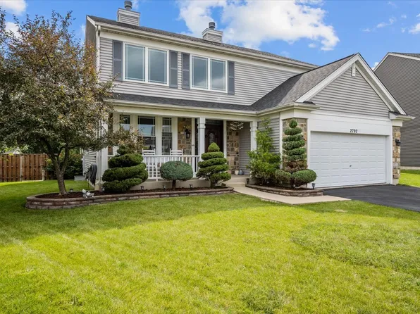 2792 Rosehall Ln, Aurora, IL 60503