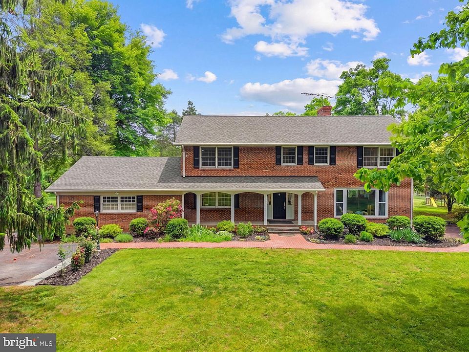 1st image of 19059 Carleton Dr