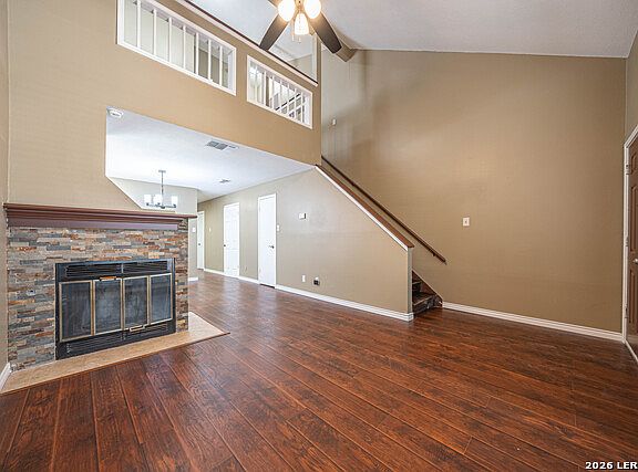 5th image of 821 Meadow Stone