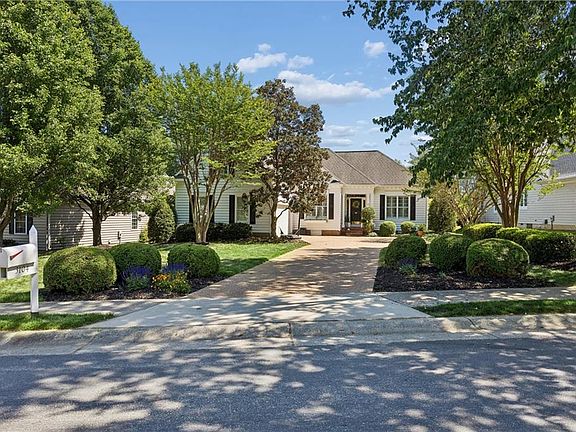 4th image of 3104 Ridge Dr