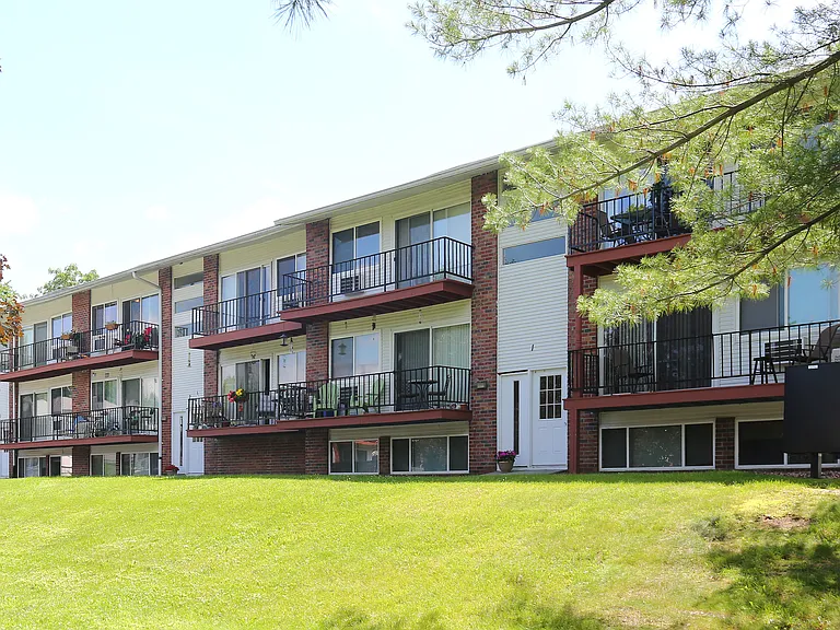 Windsor Court Apartments — Photo 20