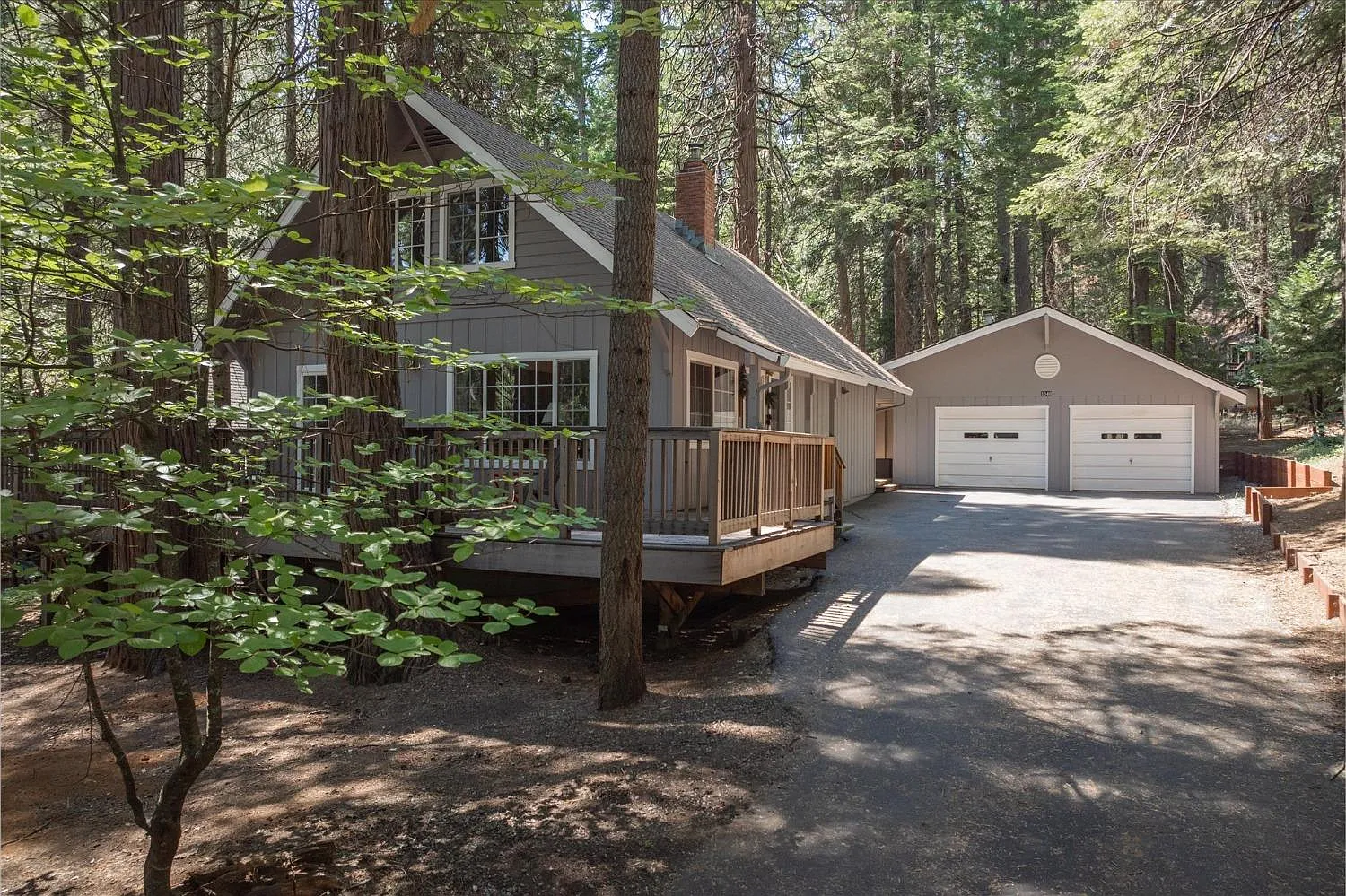 1040 Julia Ln photo 1
