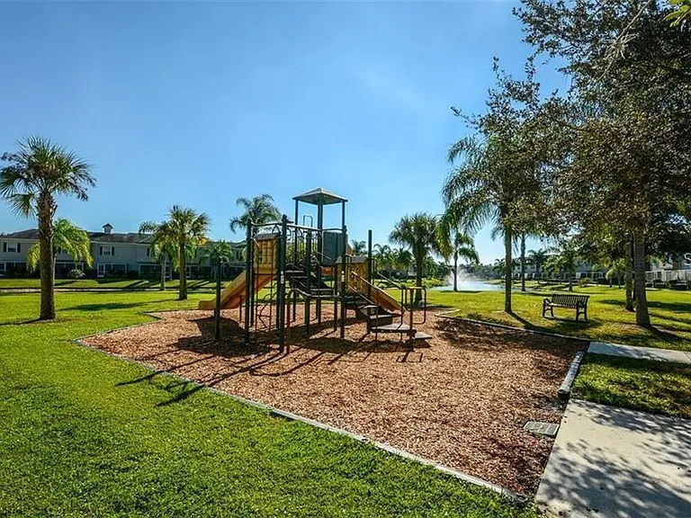 7685 Plantation Cir #B — Photo 22