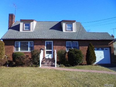 10 Barrington St, Westbury, NY, 11590