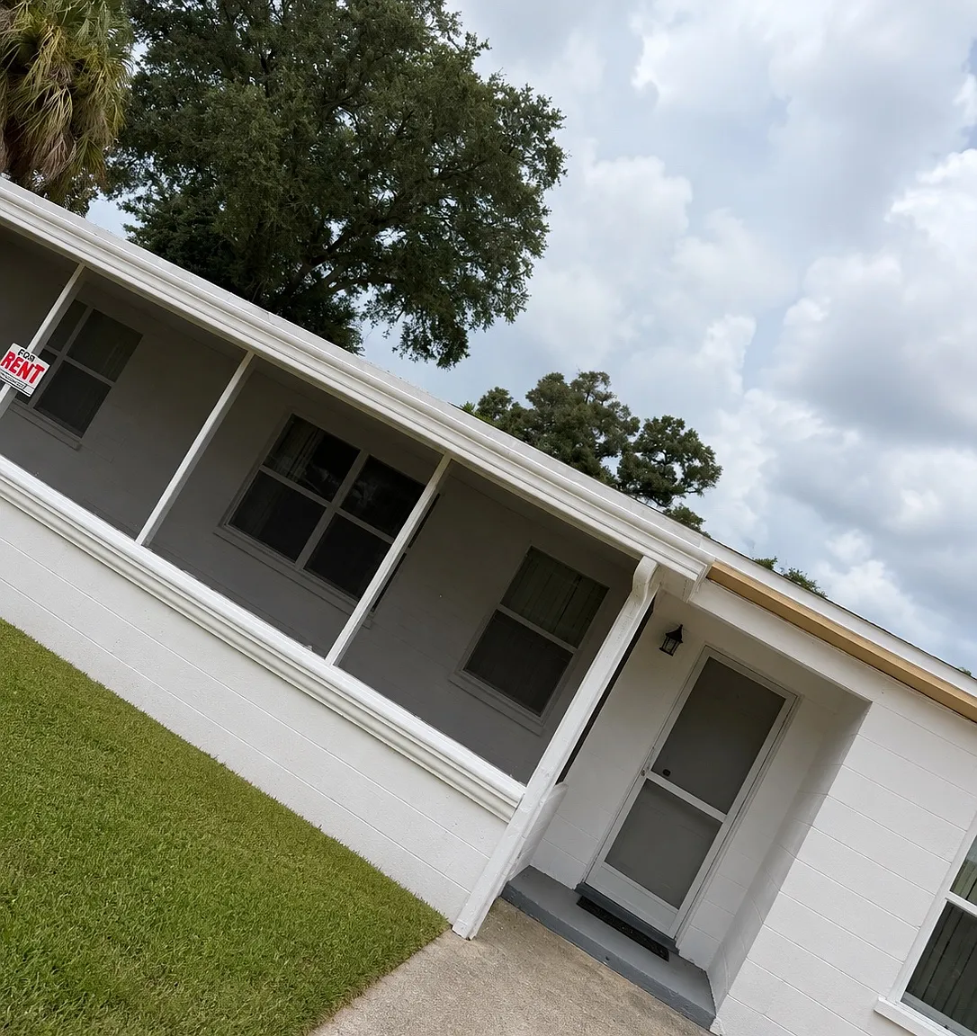 3 bed, 969 sqft, $2,100 — Photo 1