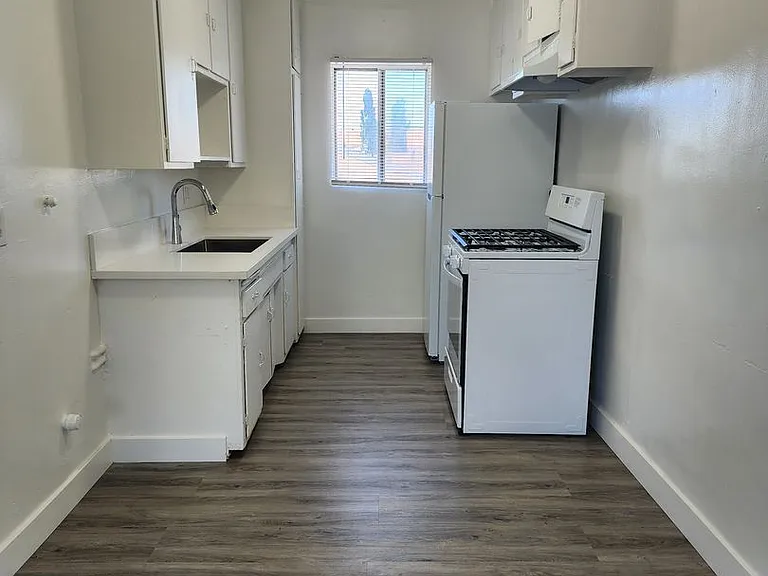 1033 W 253rd St #6 — Photo 8