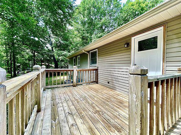 4th image of 901 Fairfield Dr