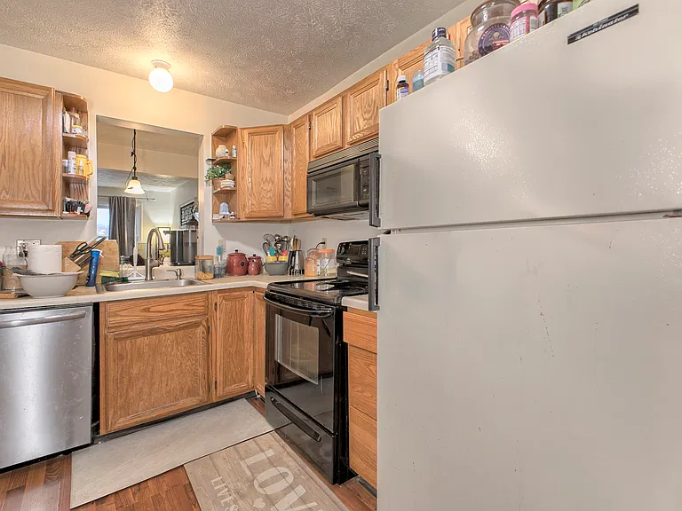 128 Winston Way — Photo 12
