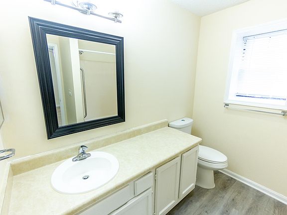 3rd image of 6 Vivian Ln NE #8