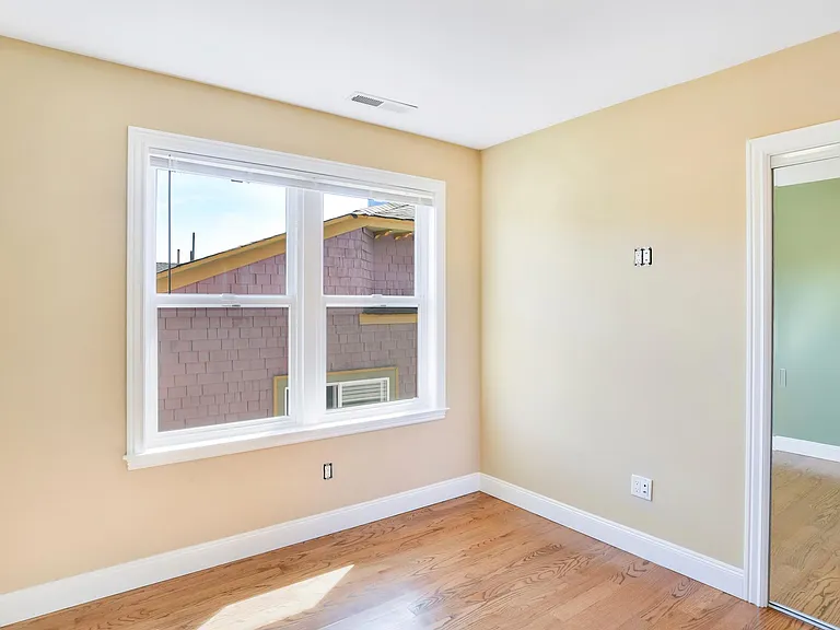 680 31st St #3 — Photo 14