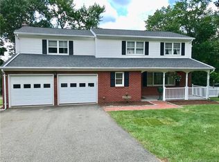 41 Surrey Dr, Wallingford, CT 06492