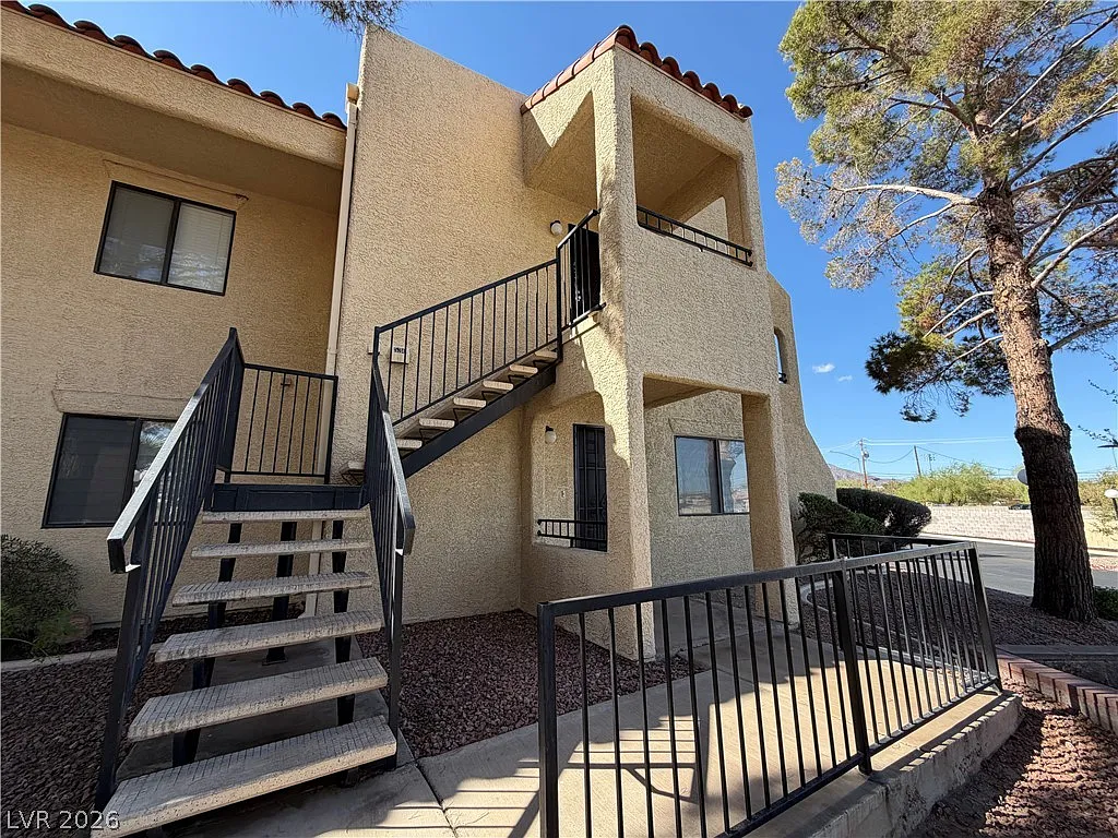 2 bed, 2.0 bath, 886 sqft, $1,300 — Photo 3